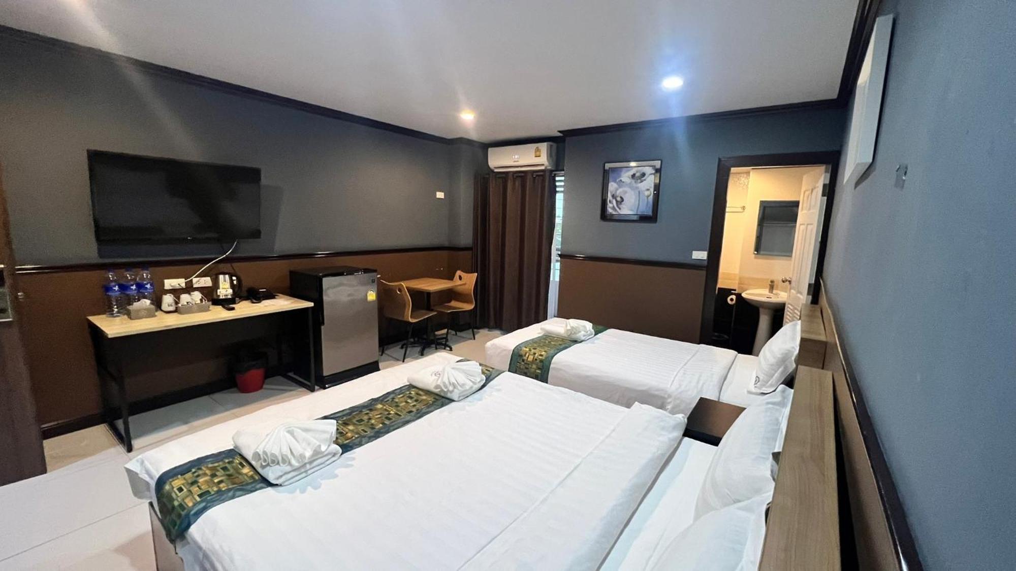 The Breton Hotel Media Bangkok Exterior photo
